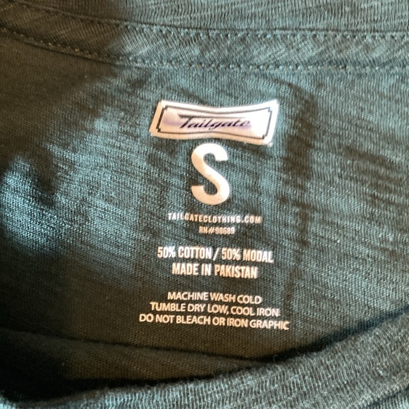 Tailgate t shirt size small - Picture 4 of 4